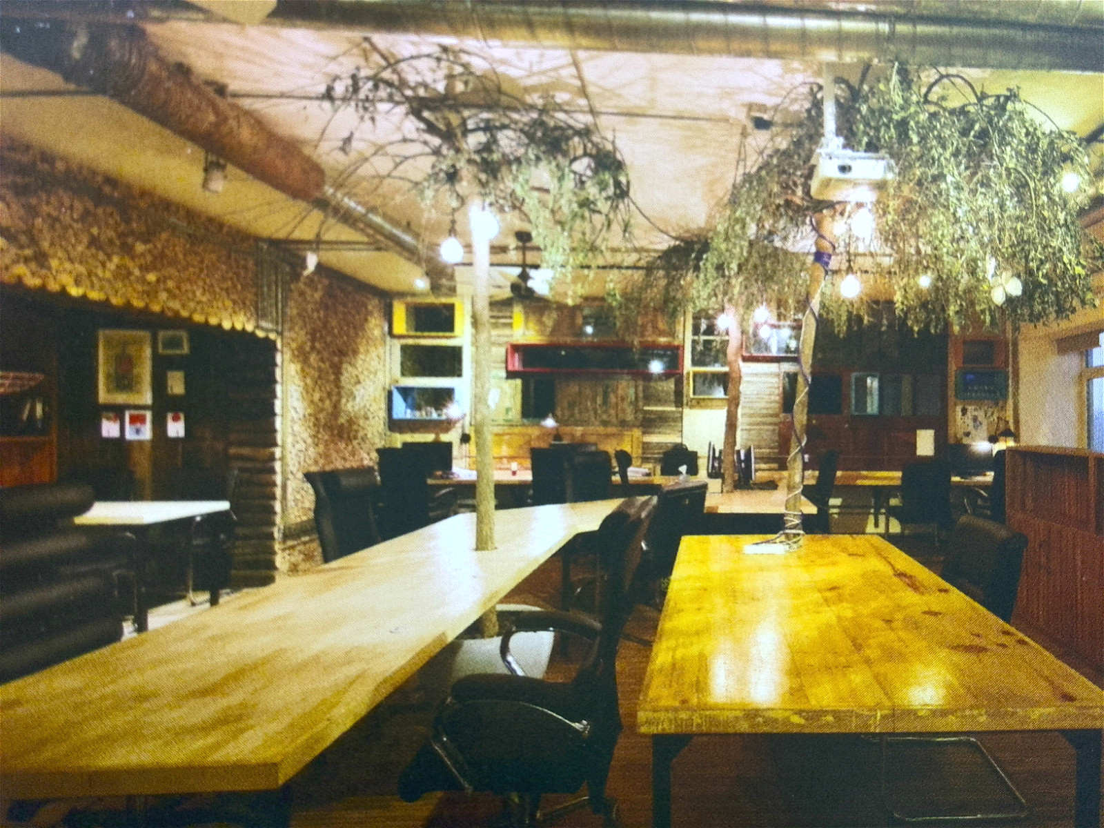利用原木打造带有咖啡店味道的办公空间规划-案例赏析