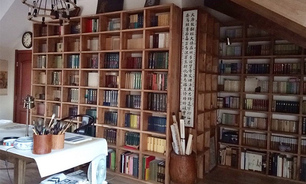 木质图书馆书架